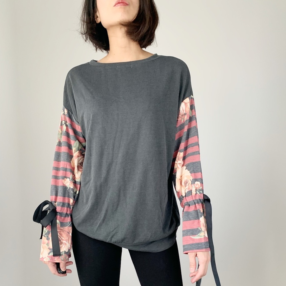 FLORAL RIBBON CONTRAST TOP - Picture 7 of 9